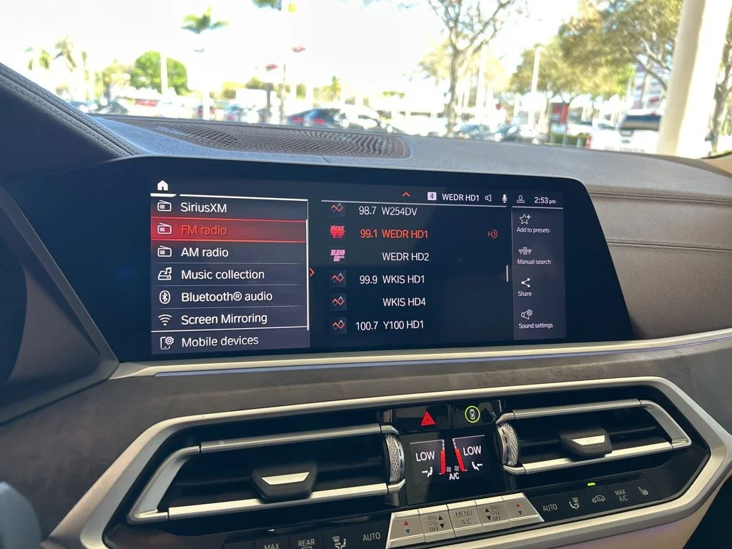 Used 2019 Black BMW xDrive40i image 8