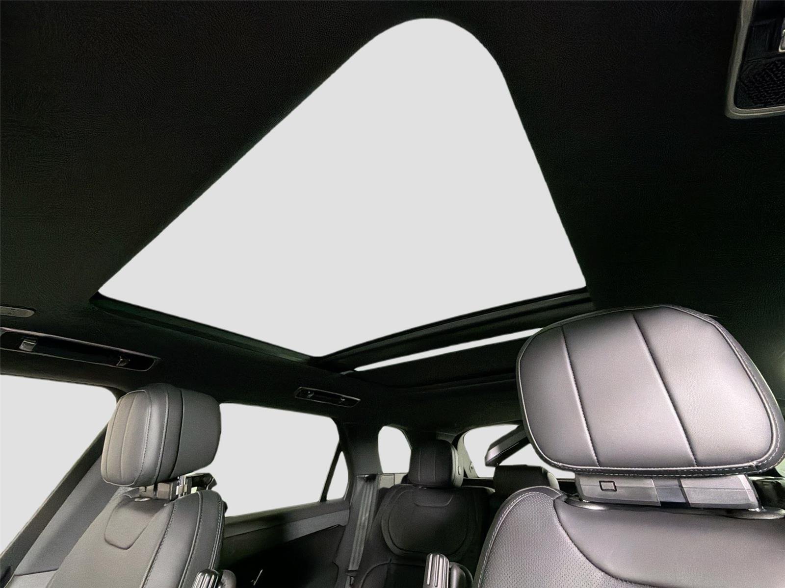 New 2026 Santorini Black LAND ROVER Dynamic SE image 20