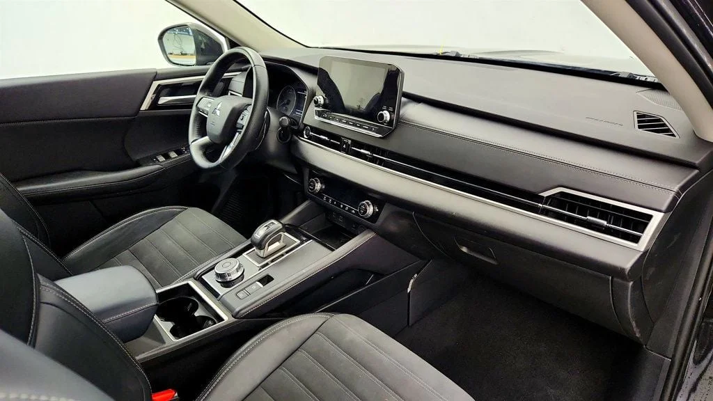 Used 2024 Black Diamond Mitsubishi SE image 24