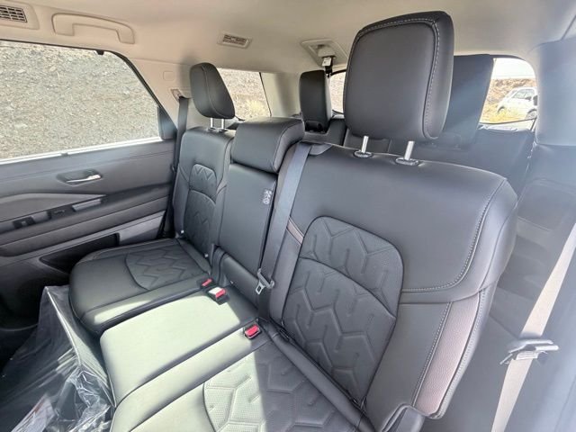 New 2026 Everest White Pearl TriCoat Nissan Platinum image 27