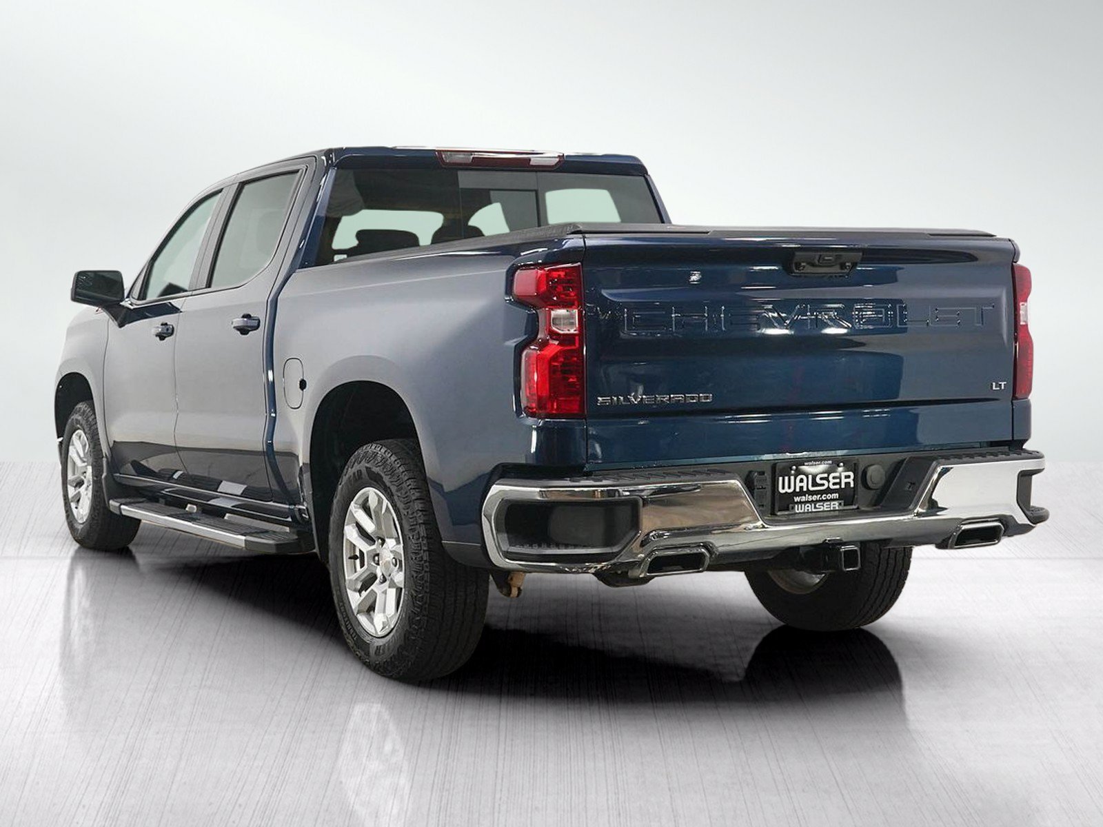 Used 2022 Northsky Blue Metallic Chevrolet LT image 3