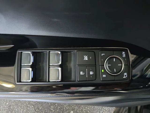Used 2018 Onyx Black Lexus 570 image 31