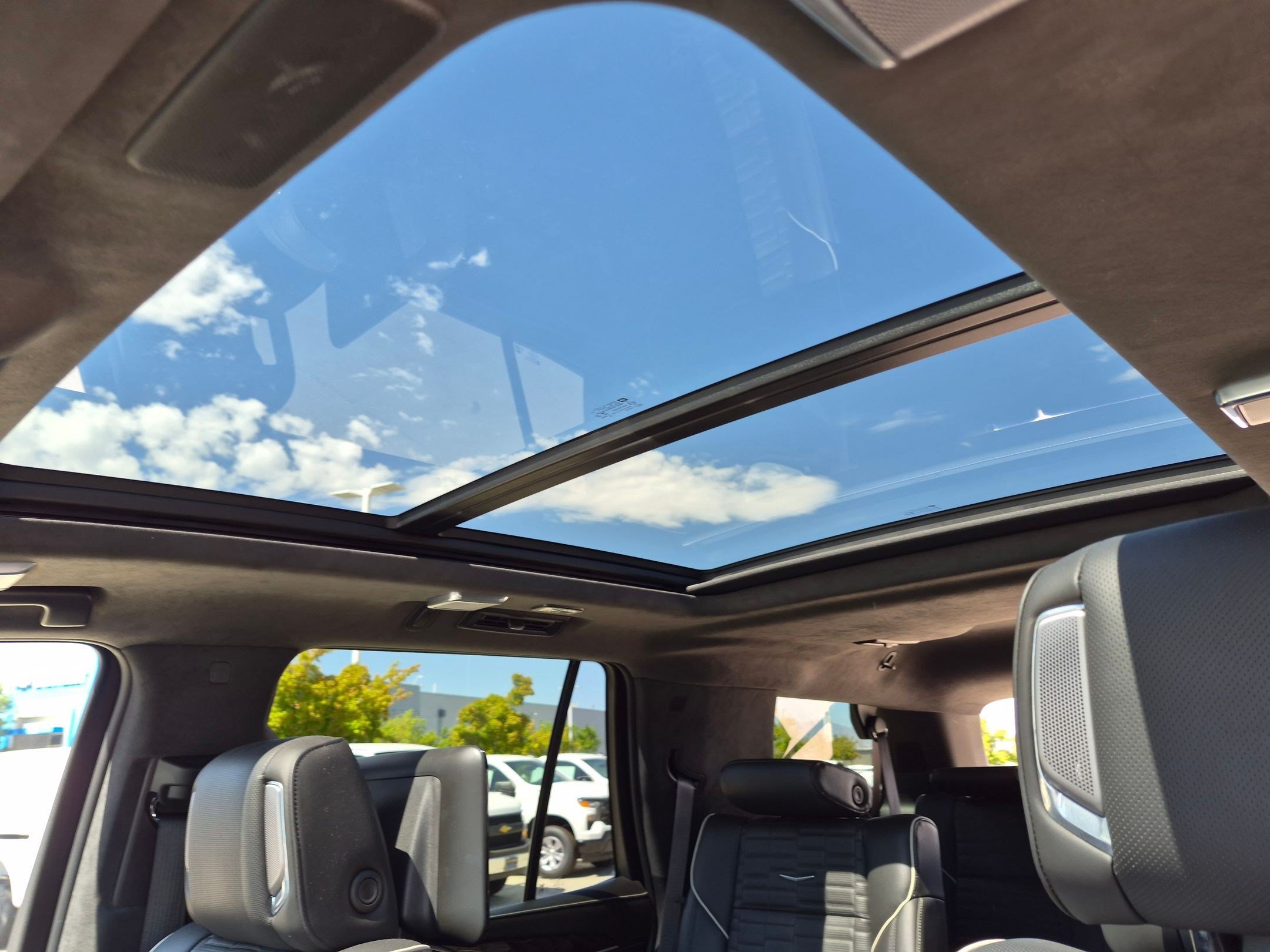 Used 2022 Crystal White Tricoat Cadillac Sport Platinum image 27