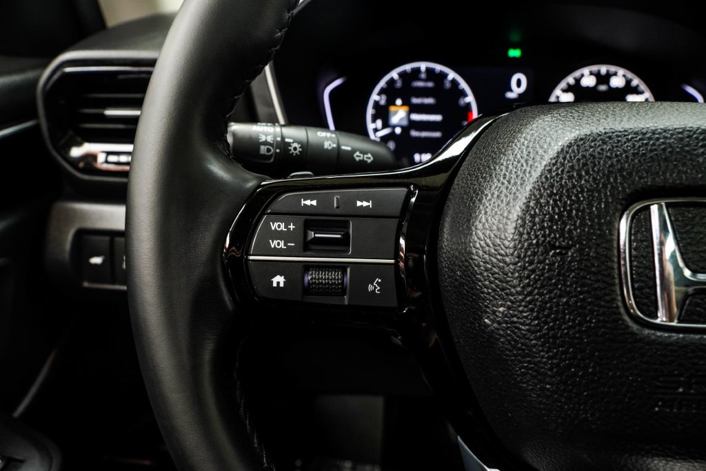Used 2025 White Honda Touring image 40