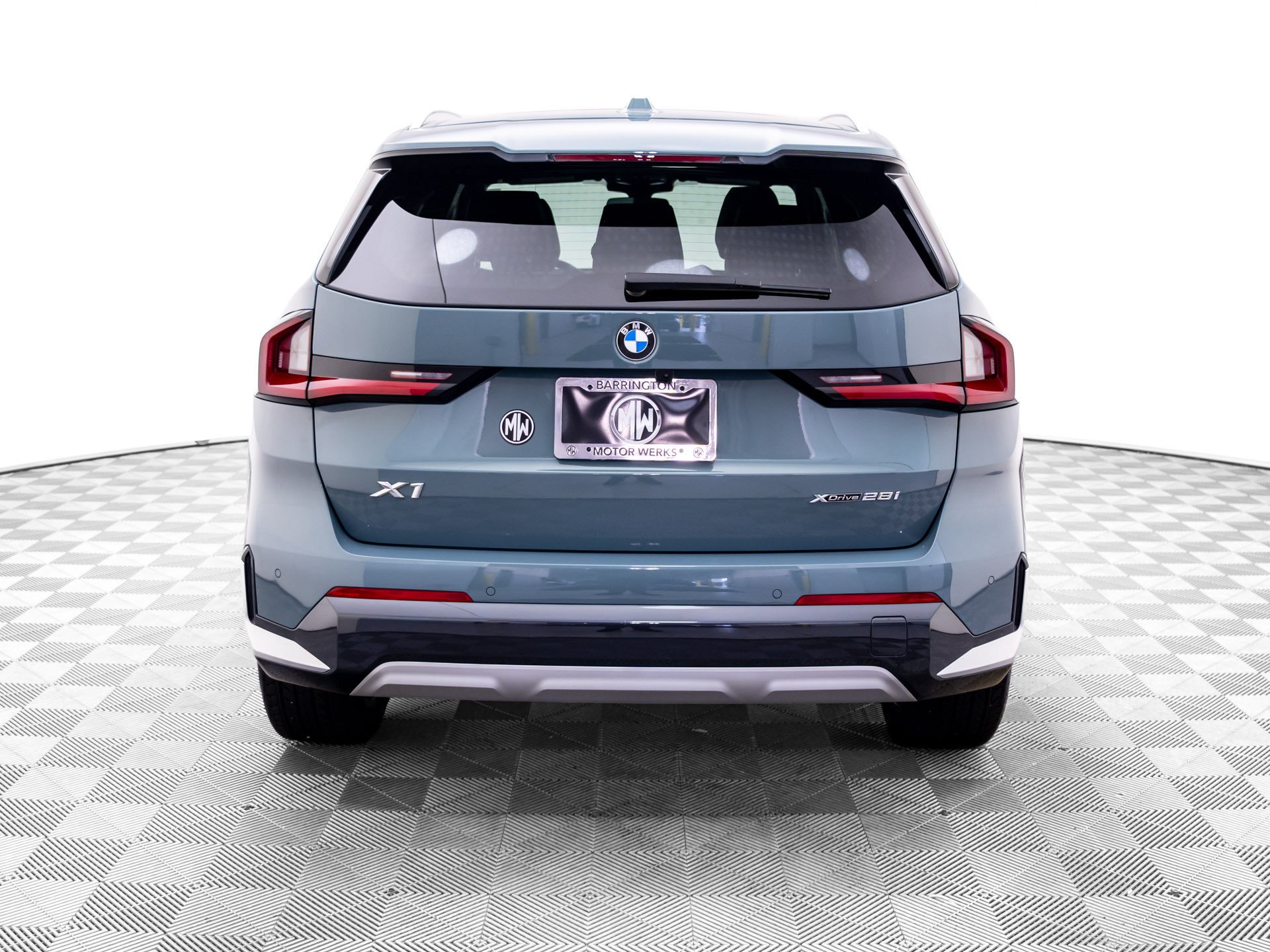 Certified Used 2026 Cape York Green Metallic BMW xDrive28i image 4