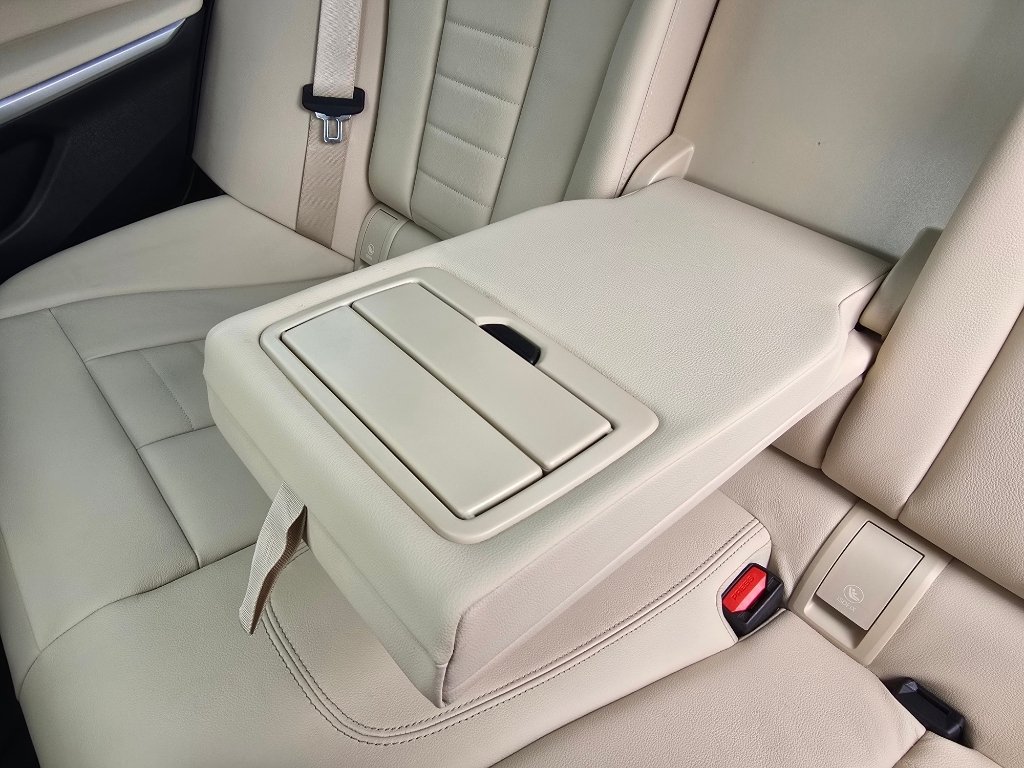 Used 2021 Phytonic Blue Metallic BMW 330e xDrive image 30