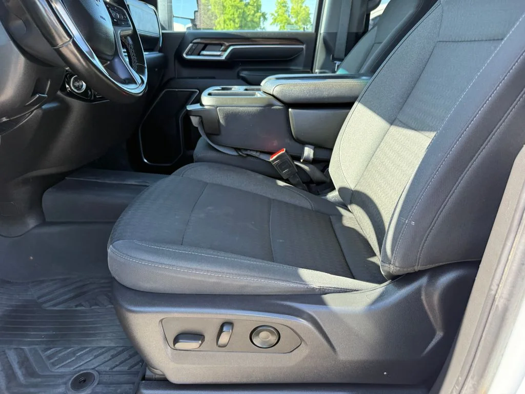 Used 2025 White Chevrolet LT image 20