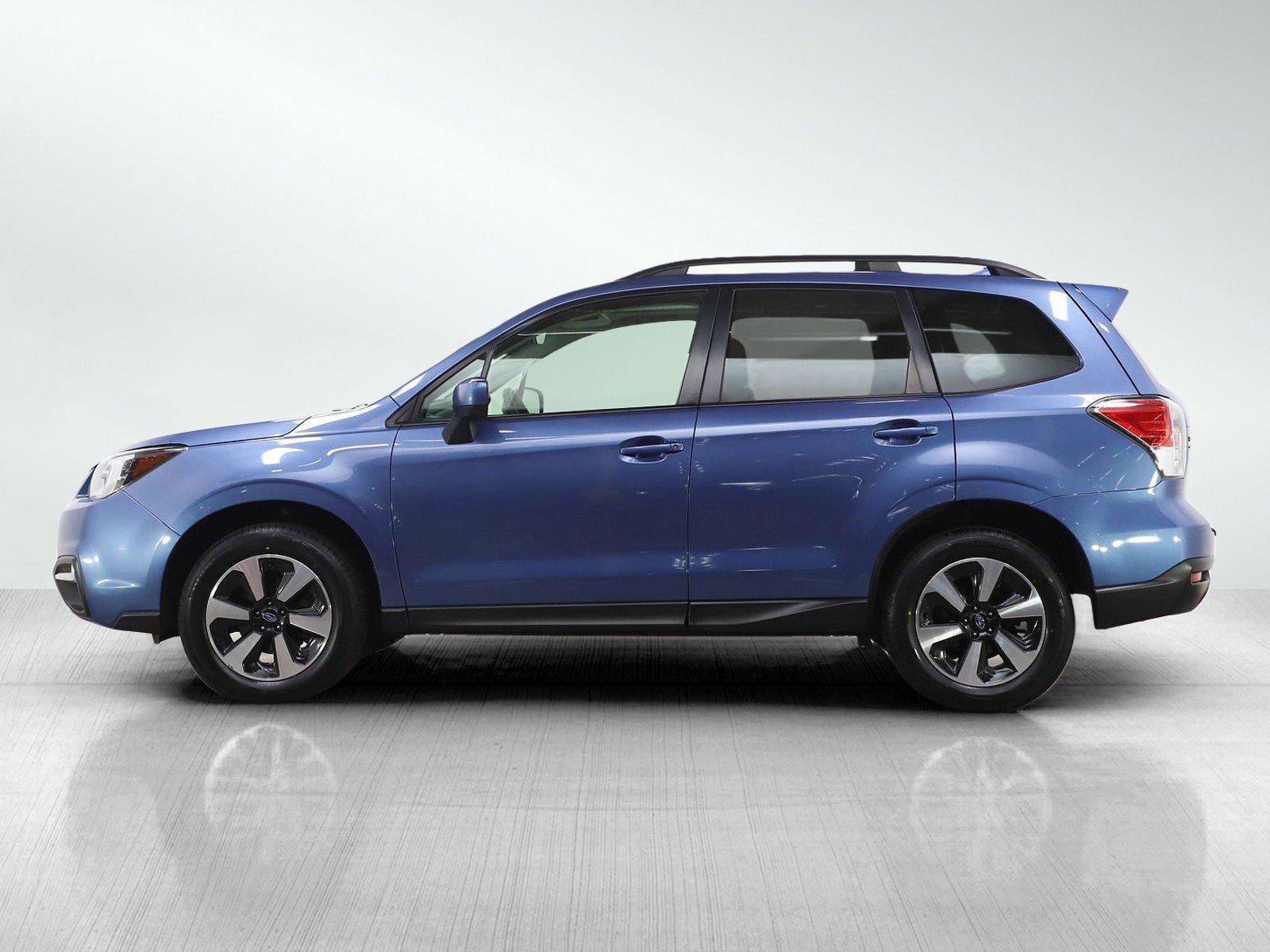 Used 2018 Subaru Forester Premium with VIN JF2SJAEC8JH559380 for sale in South Saint Paul, MN