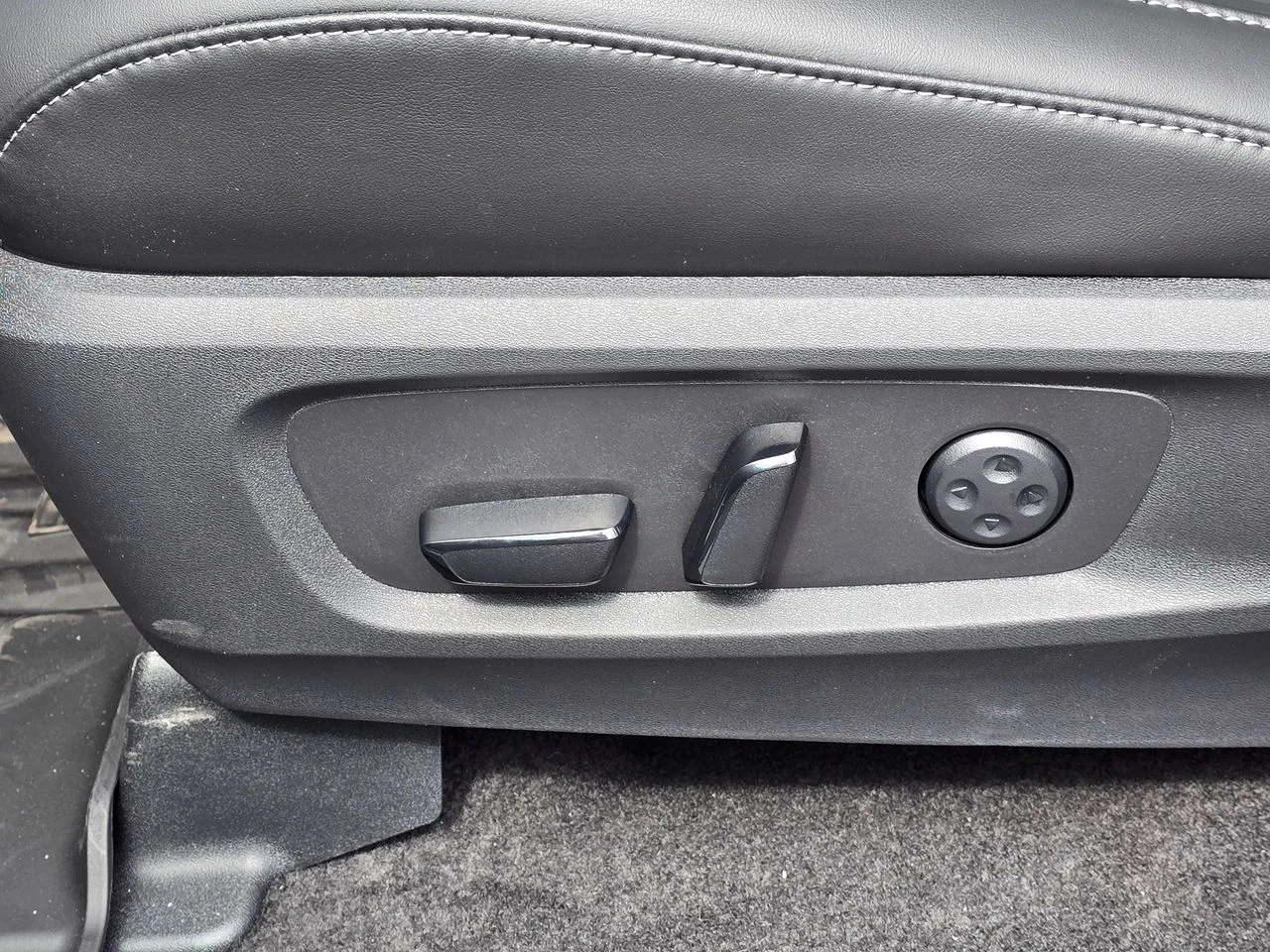 Certified Used 2027 Warm Titanium INFINITI Luxe image 12