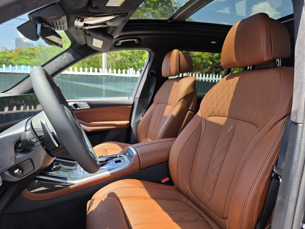 New 2027 Manhattan Green Metallic BMW M60i image 17