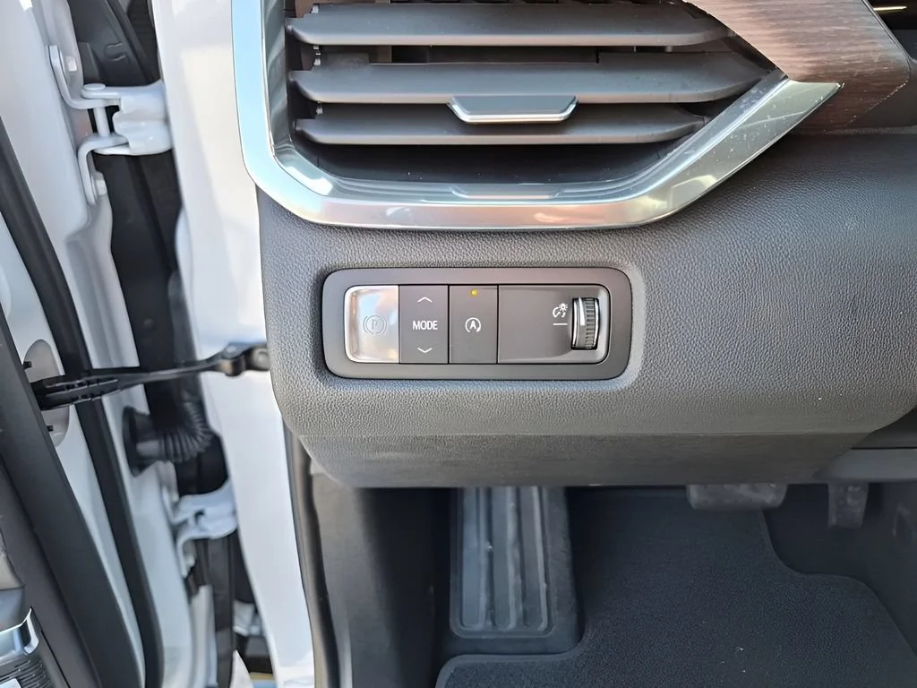 New 2026 Glacier White Tricoat GMC Denali image 33