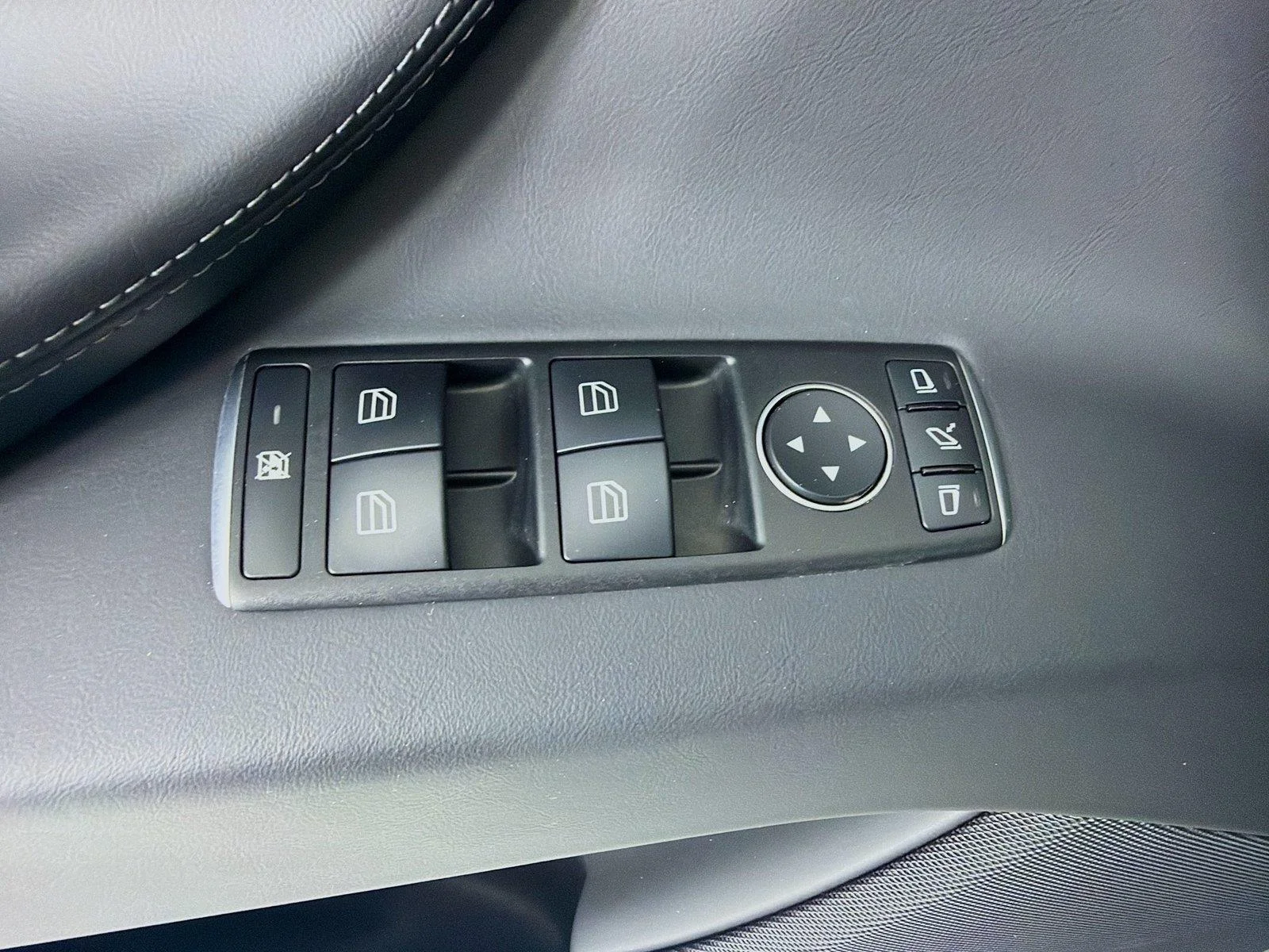 Used 2018  Tesla 100D image 7