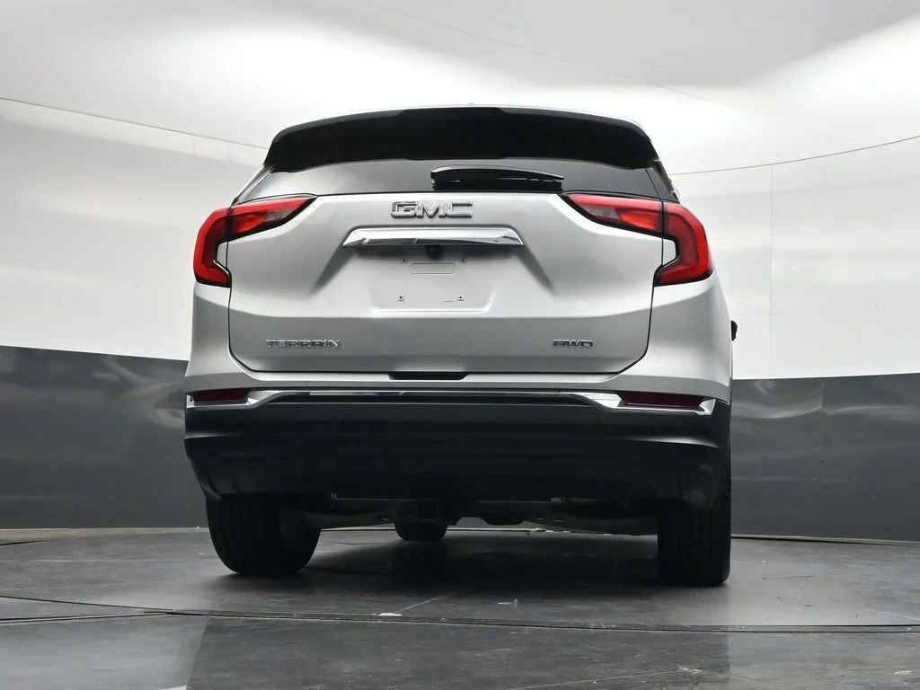 Used 2021 Silver GMC SLT image 43