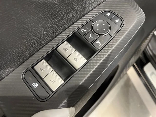 2025 Mitsubishi Outlander SEL Platinum Edition - Photo 11