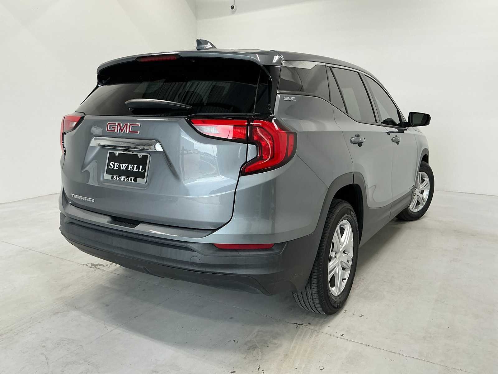 Used 2020 Satin Steel Metallic GMC SLE image 4