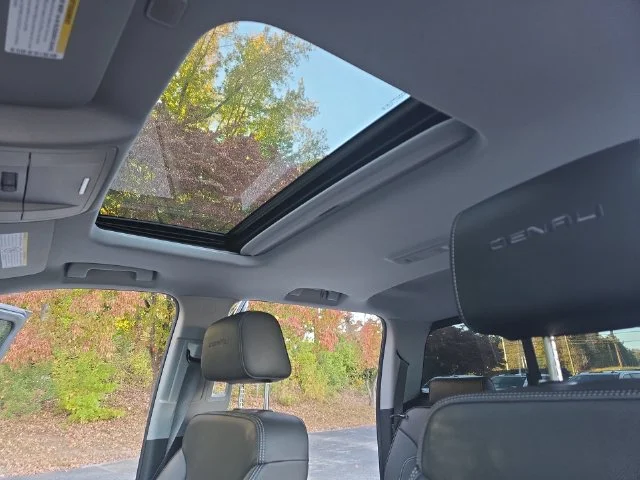 Used 2019 White GMC Denali image 30