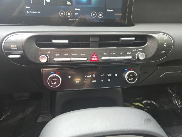 Used 2026 Silver Hyundai SEL Convenience image 27