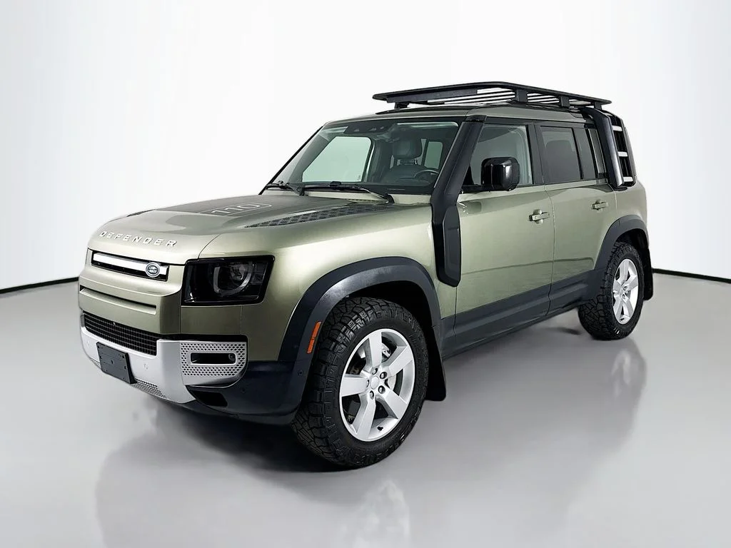 2023 Land Rover Defender SE's photo