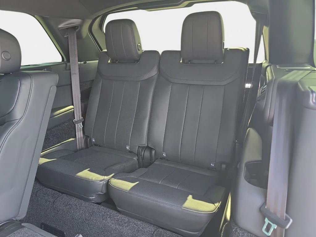 Certified Used 2023 Black Land Rover SE image 13