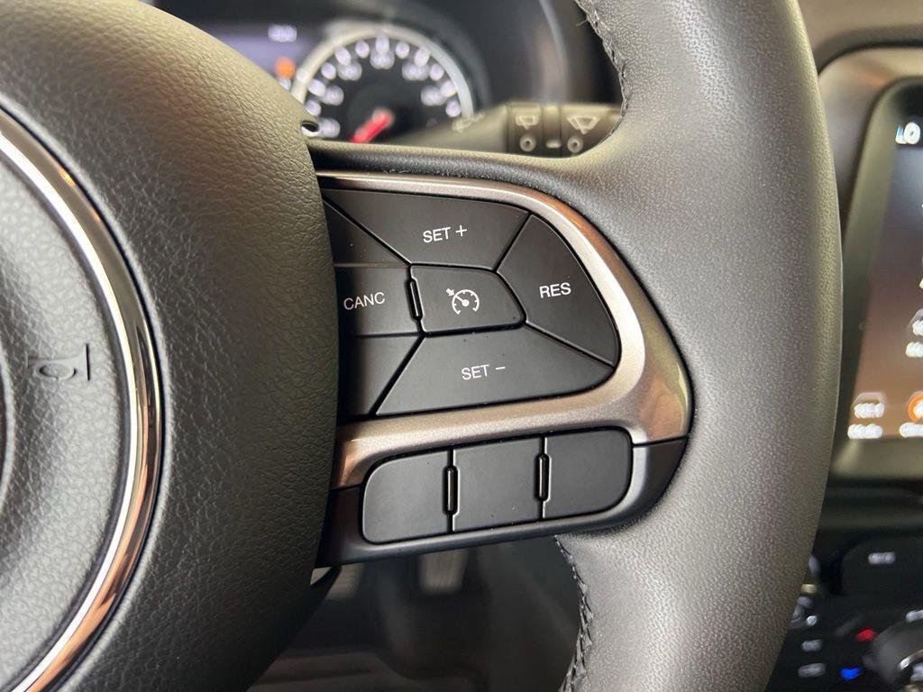 Used 2022 Graphite Gray Jeep Latitude image 18
