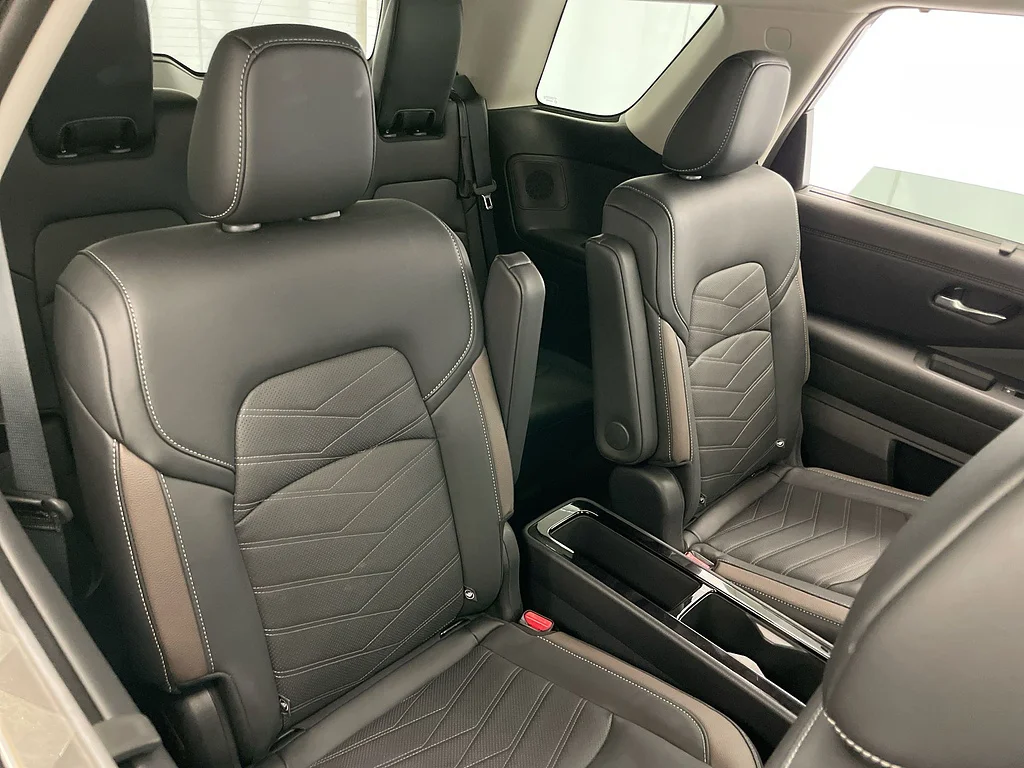 Used 2025 TAN Nissan Platinum image 28