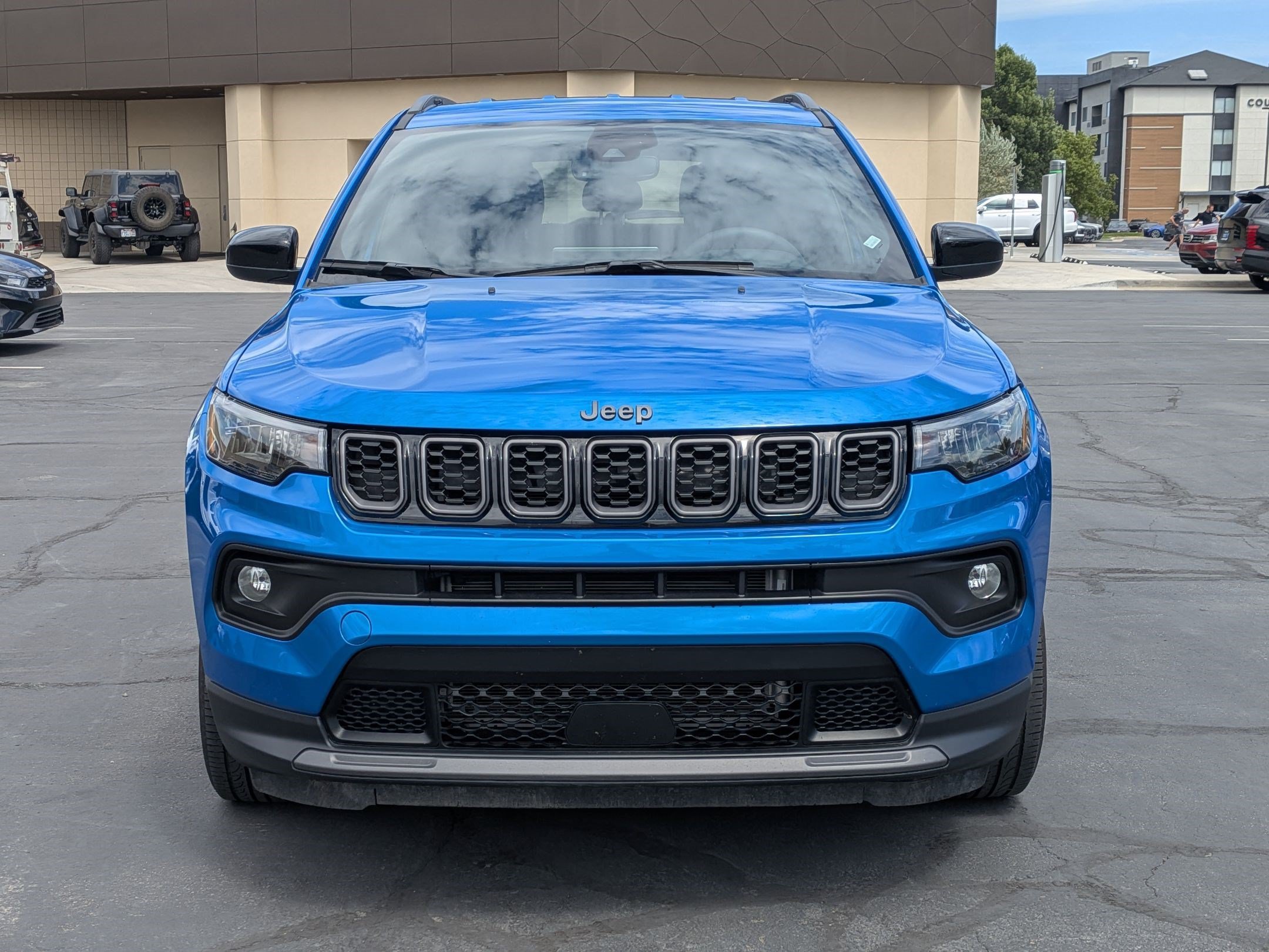 Ken Garff Cert 2025 Hydro Blue Pearlcoat Jeep Latitude image 9