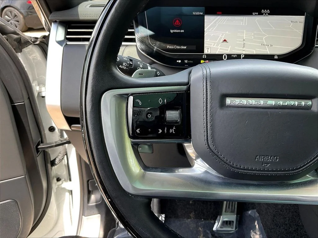 Used 2023 Fuji White Land Rover SE image 11