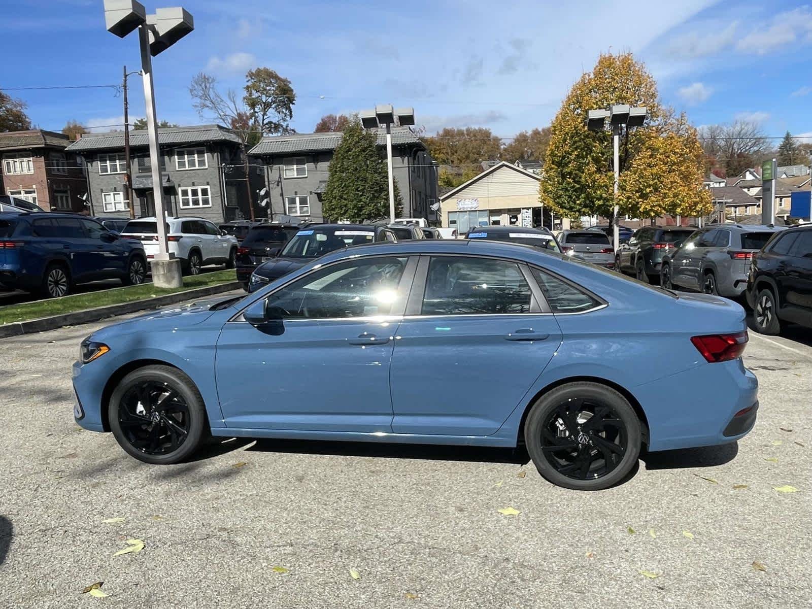 New 2027 MONTEREY BLUE PEARL Volkswagen SE image 10
