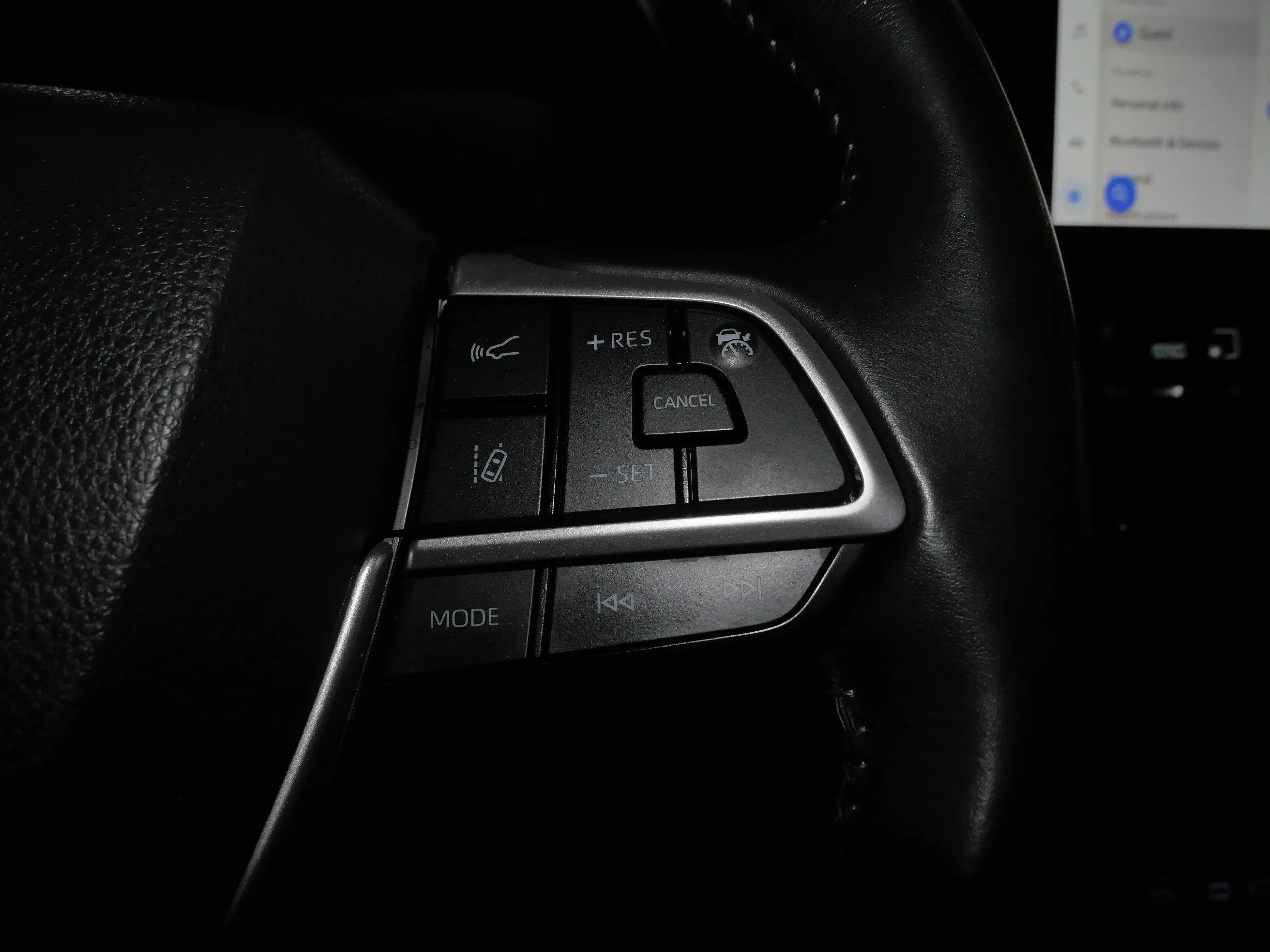 2023 Toyota Highlander LE - Photo 29
