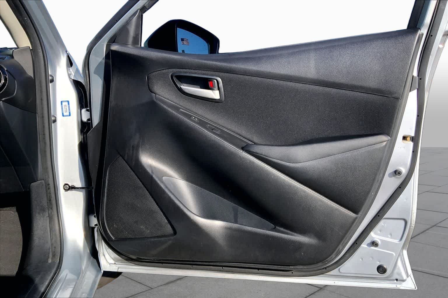 Used 2019 Chromium Toyota LE image 22