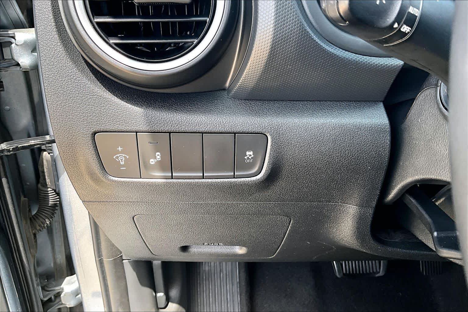 Used 2018 Sonic Silver Hyundai SEL image 32