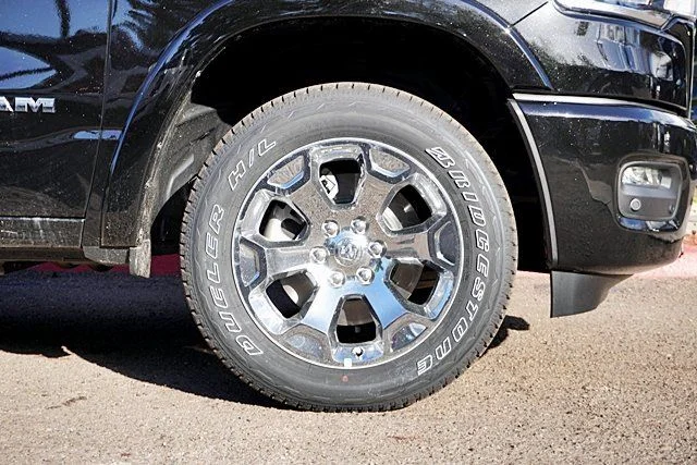 New 2026 Diamond Black Crystal Pearl-Coat Exterior Paint RAM Big Horn Sport Appearance image 7
