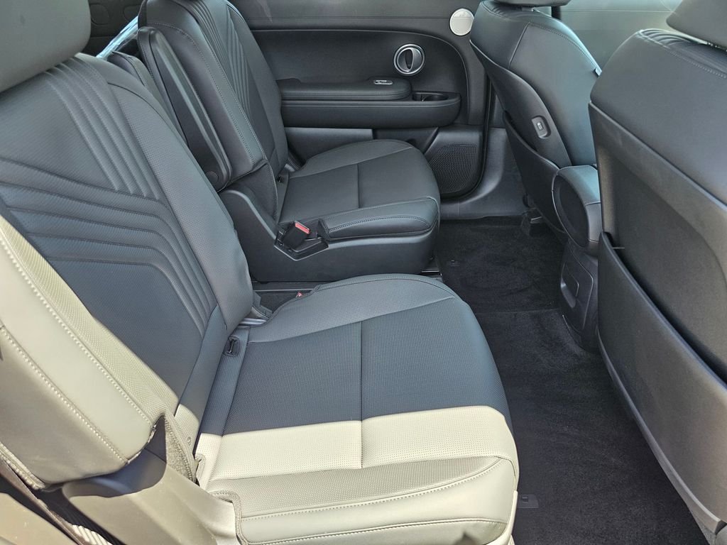 New 2026 Black Hyundai SEL Premium image 15
