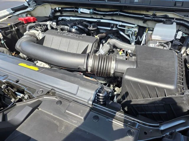 Used 2025 White Nissan S image 21