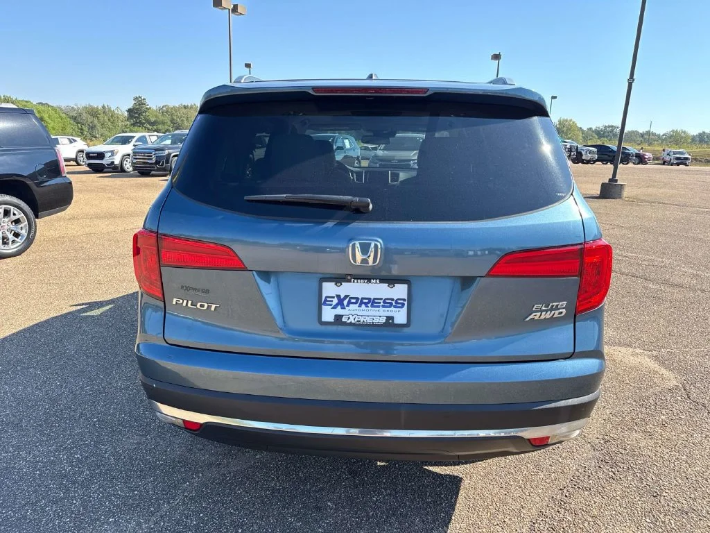 Used 2017 Blue Honda Elite image 6