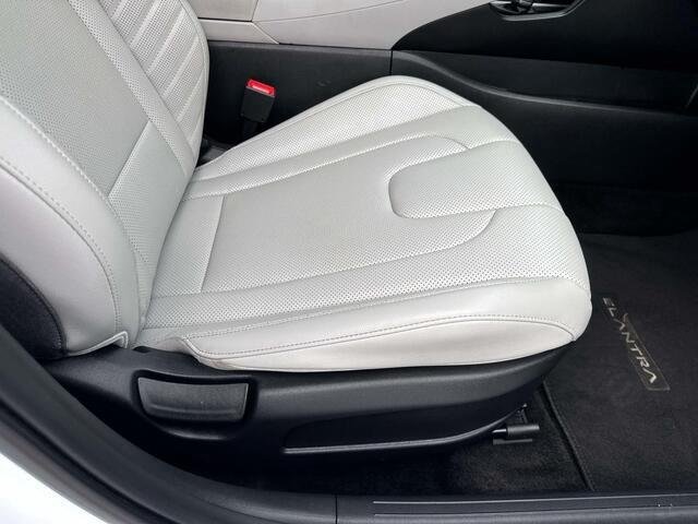 Used 2025 Serenity White Hyundai Limited image 11
