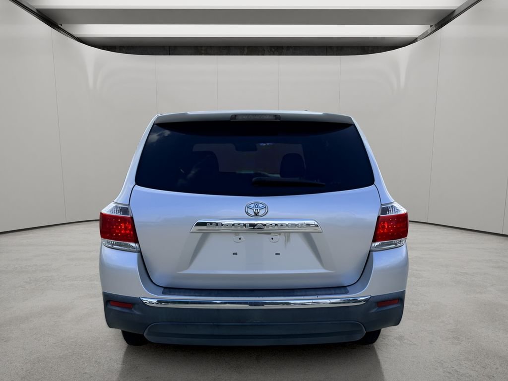 Used 2013 Classic Silver Metallic Toyota  image 4