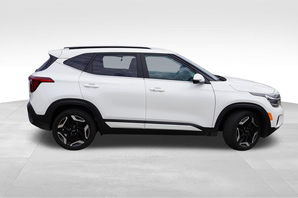 Used 2024 Snow White Pearl Kia SX image 2