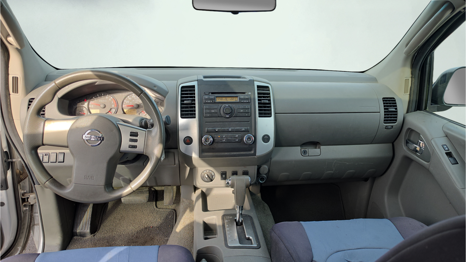Used 2010 Radiant Silver Nissan SE image 13