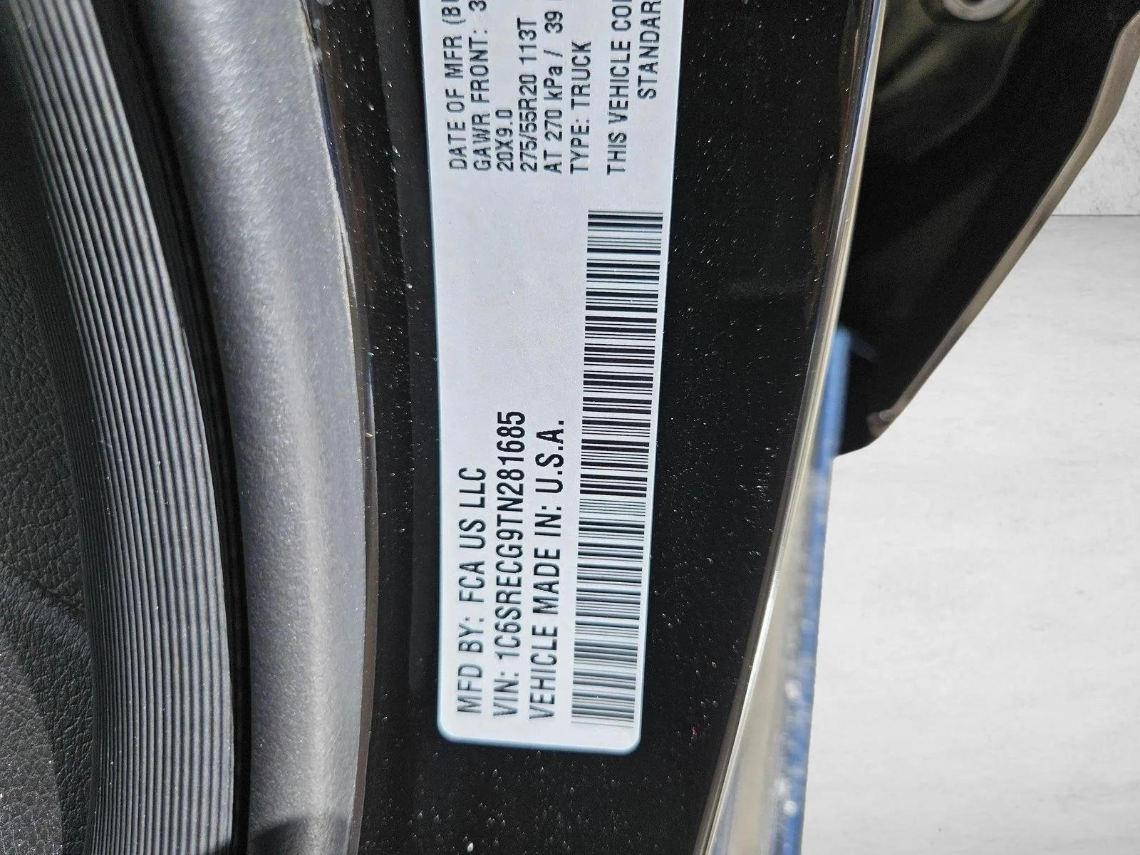 New 2026 Diamond Black Crystal Pearl-Coat Exterior Paint RAM Tradesman image 18