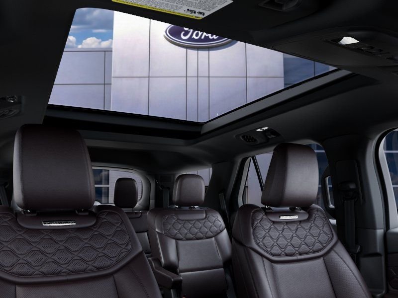 New 2027 Star White Metallic Tri-Coat Ford Platinum™ image 26