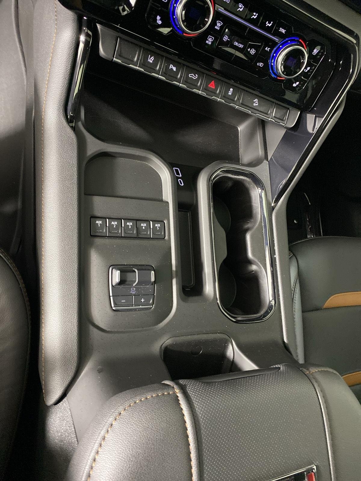 Used 2025 Summit White GMC AT4 image 23