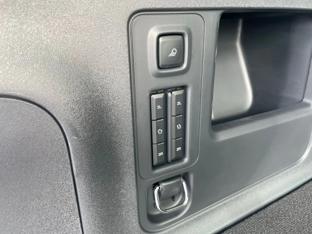 New 2026 Oxford White Ford MAX Active image 39