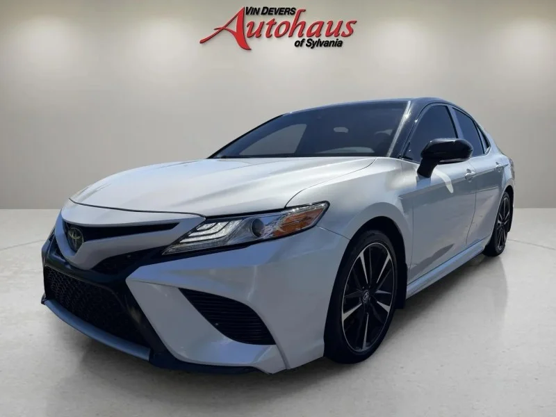 Used 2019  Toyota XSE image 3