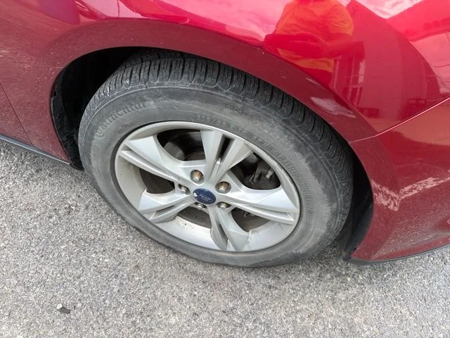 Used 2014 Red Ford SE image 8