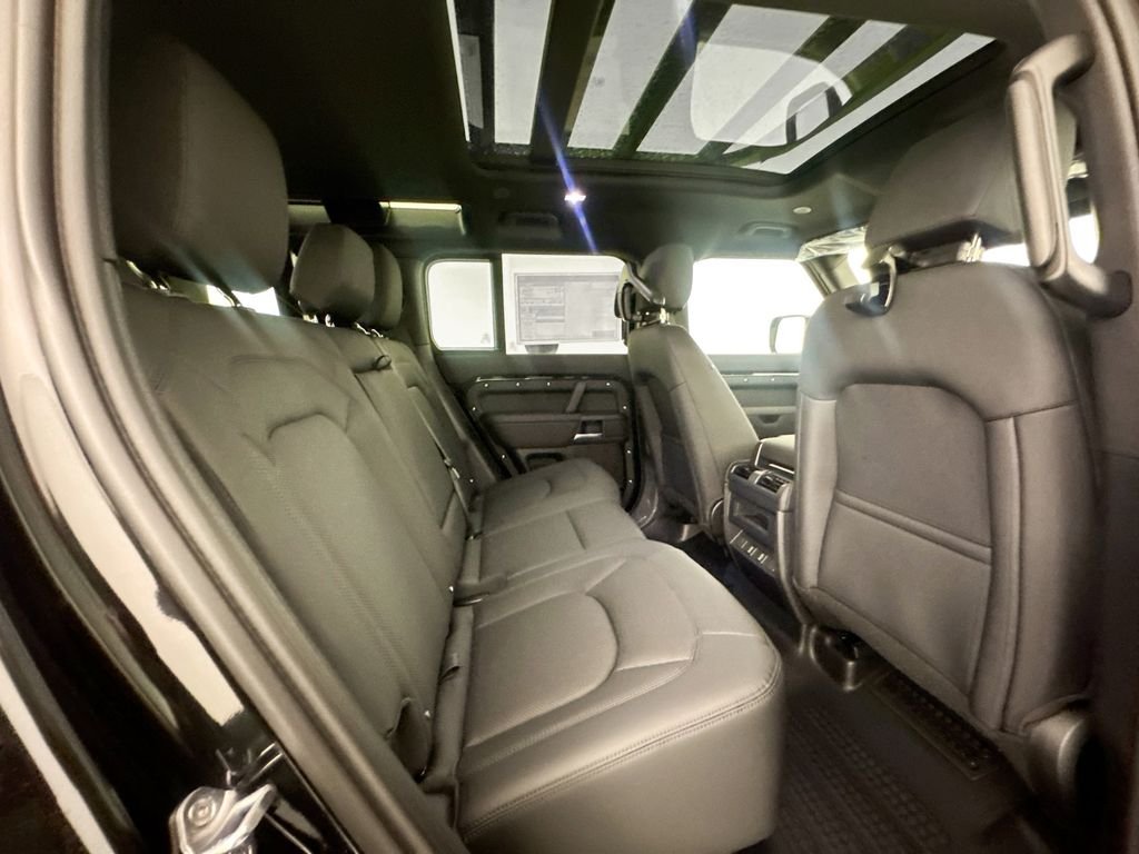 New 2026 Santorini Black Land Rover S image 26