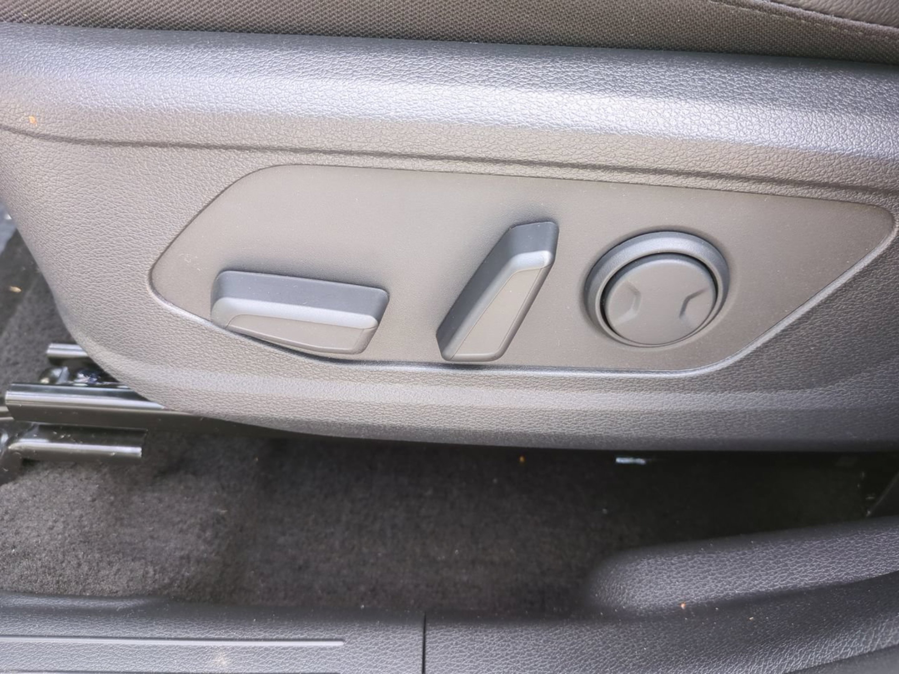 New 2026 Glacial White Pearl Kia EX image 23