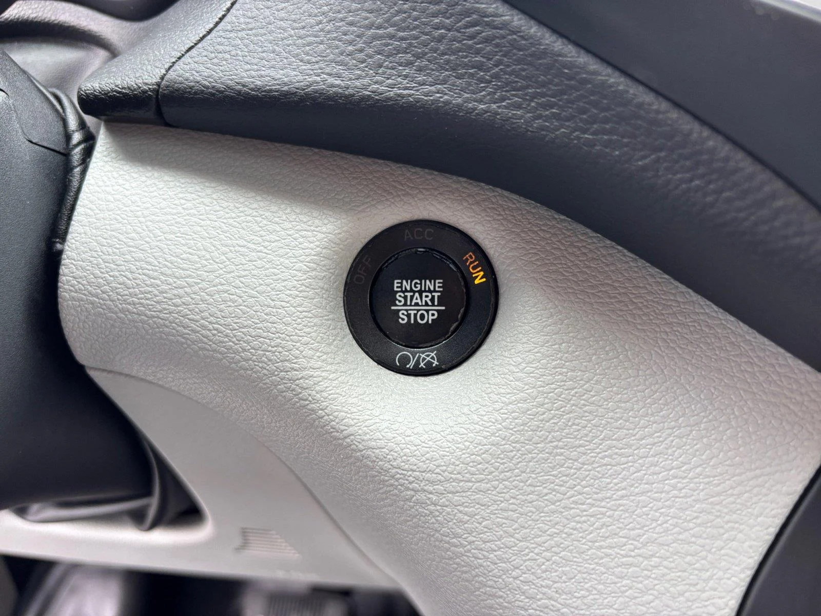 Used 2019 Sting-Gray Clearcoat Jeep Limited image 51