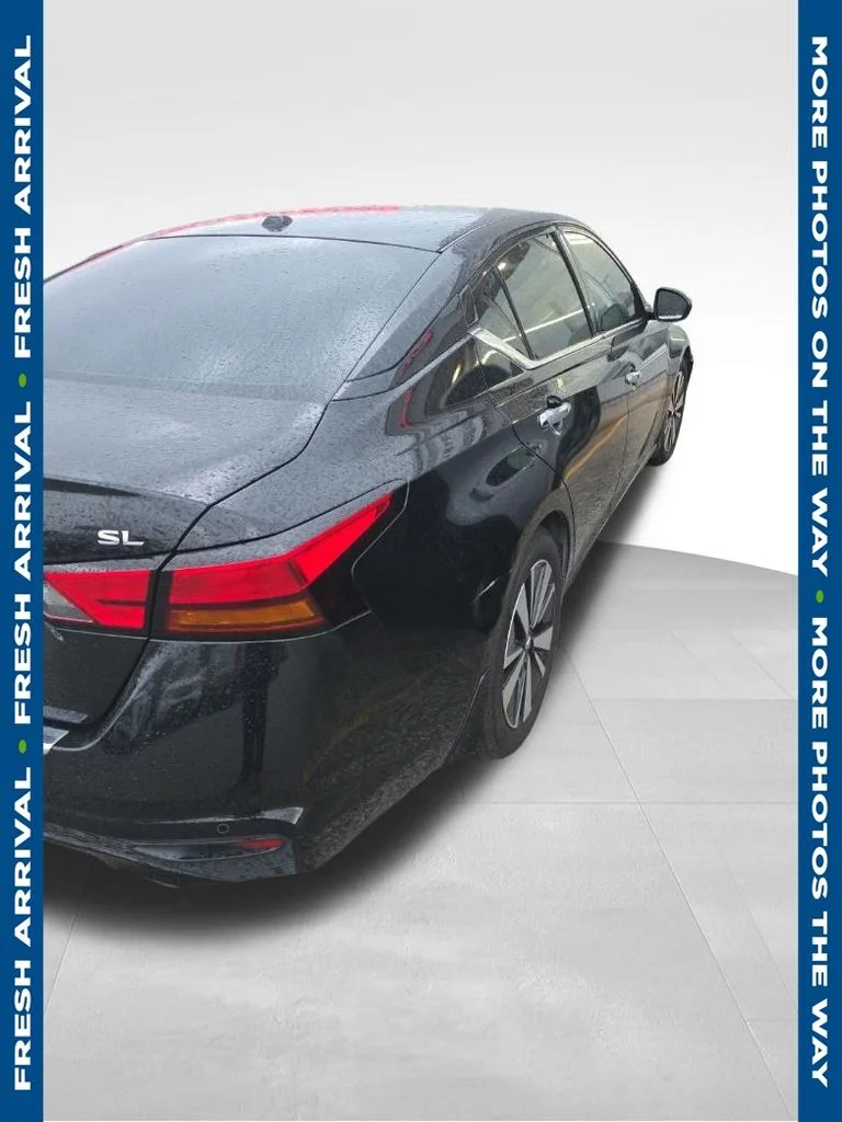 Used 2021 Black Nissan 2.5 SL image 1
