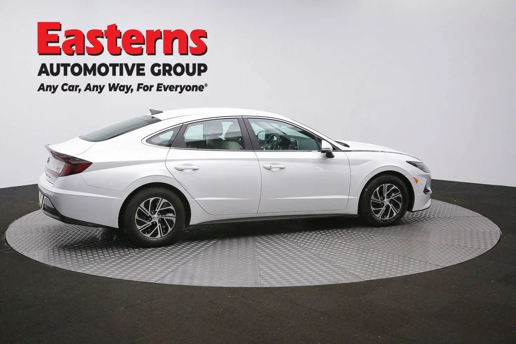 Used 2021 White Hyundai Blue image 39